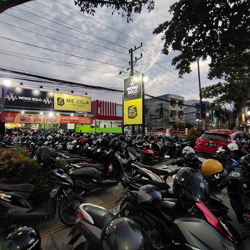 Foto keramaia outlet Wong Solo